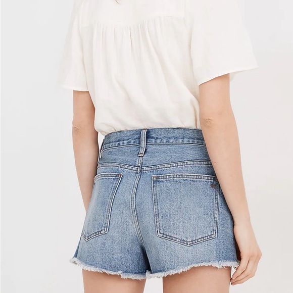 Madewell Relaxed Denim Shorts in Homecrest Wash: Ripped Edition - Picture 3 of 3